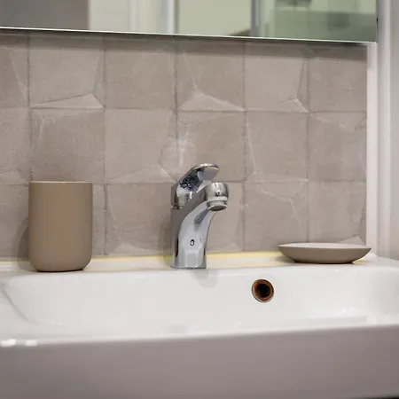 Confort - Parking Prive Gratuit Апартаменты *